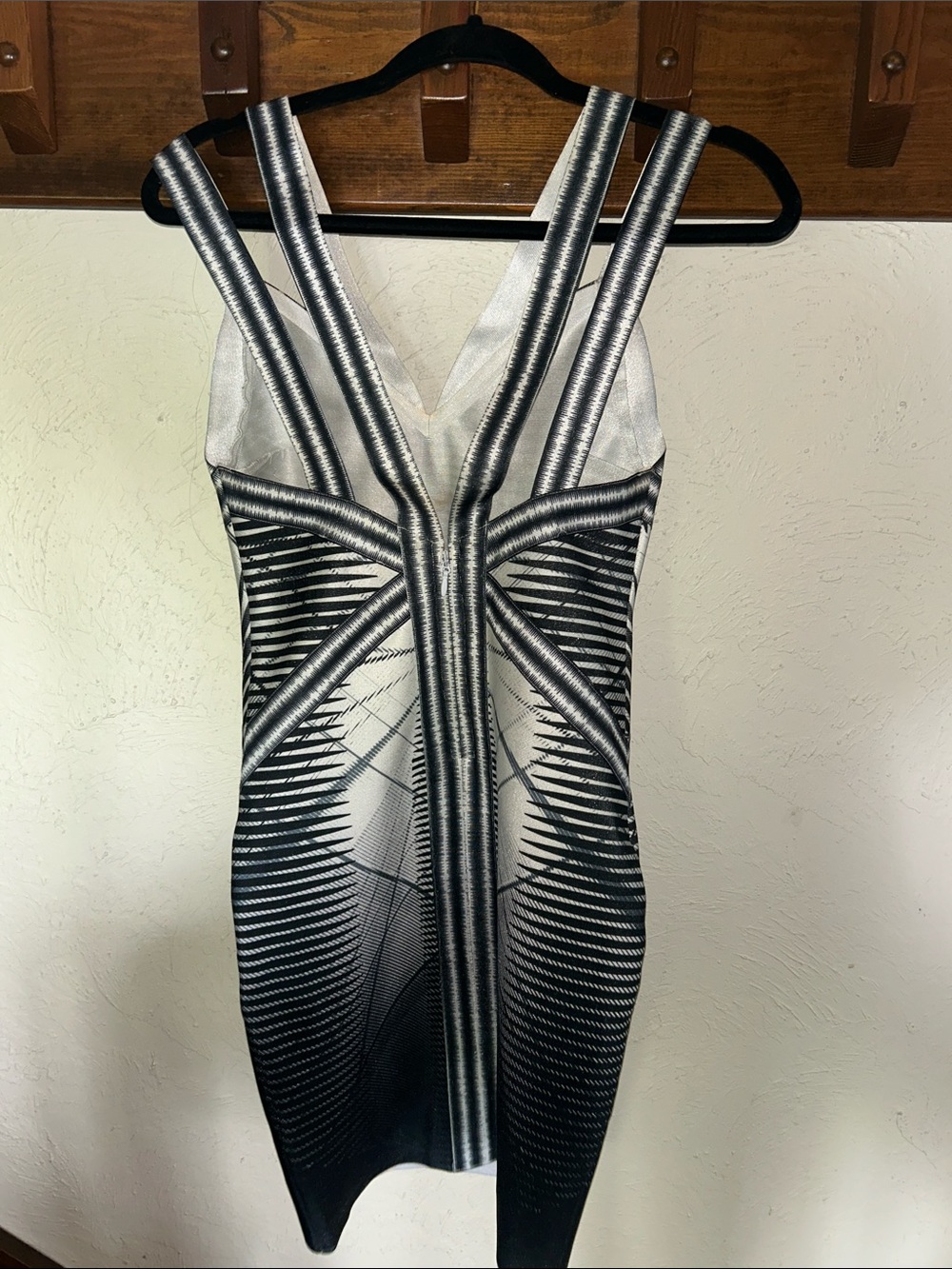 Wow Couture: Sleek Black & White V-Neck Bodycon Dress